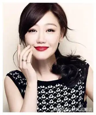 薛佳凝邂逅迪士尼魅力45岁依旧青春风采耀眼神采不减