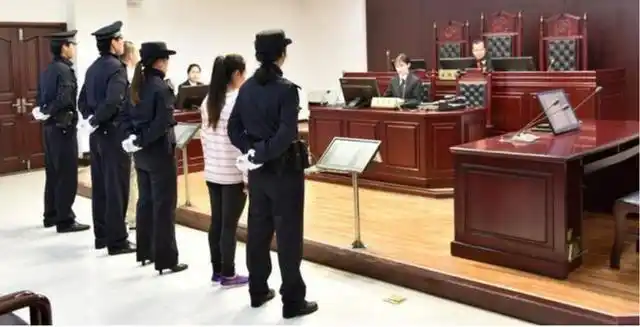 青海妈妈燕志云虐待6岁女儿致死7年后出狱挖出女儿骨灰泄愤