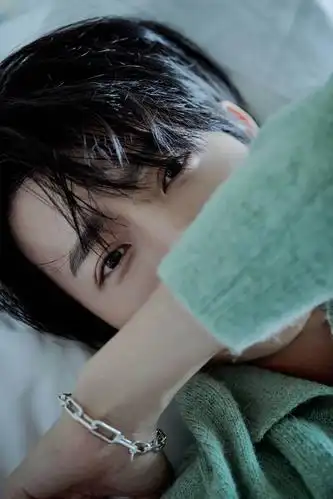 superjunior成员李东海写真今日上线眼神清澈温柔散发暖男魅力