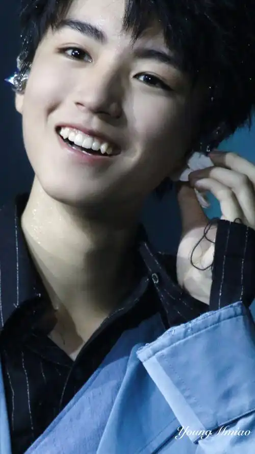 王俊凯# 清晨 看窗外是宝宝那甜甜的笑哇哇哇 你醒了吗@tfboys