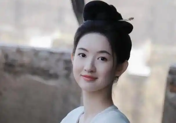 《虎鹤妖师录》当前在网上的热度还是相当高的,王玉雯在该剧中以女扮