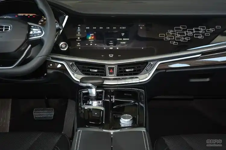 中控台提示:支持键盘翻页 ←左 右→黑色/棕色浅色内饰黑色吉利博