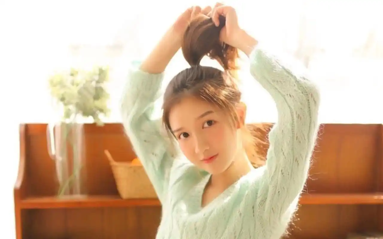 清纯单马尾少女唯美高清桌面壁纸-美女壁纸-手机壁纸下载-美桌网