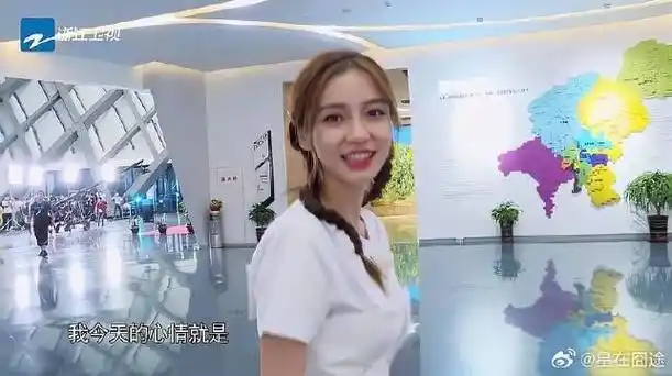 蔡徐坤被baby忽悠,自己还兴奋不已,掉入baby鼓掌中