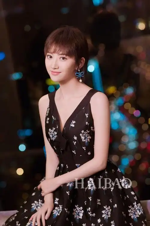 景甜才是吃可爱长大的女明星,自爆礼服里穿秋裤还自拍发微博?