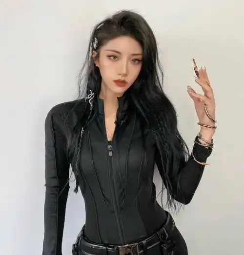 喻言工作室与某软件较劲,互晒喻言原图,看清身材羡慕不来!