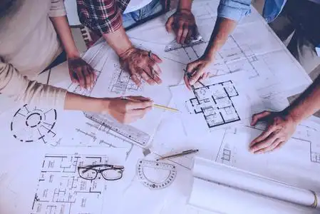 美丽的设计师工作照片