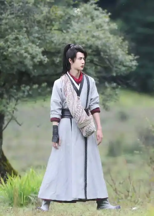 有翡海报##王一博谢允##王一博新剧片花