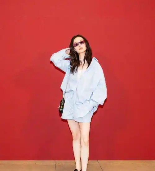 倪妮时尚造型衬衫短裤尽显休闲风_魅力_照片_风格