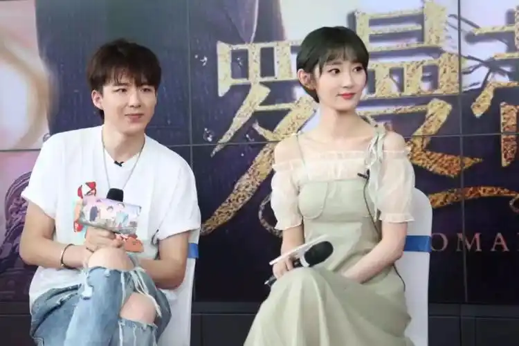 【她叫魏小也】甜蜜蜜!鳕熊携手宁哥恋爱归来