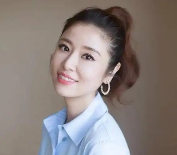 林心如:ruby又来一波头像,清澈的一抹蓝,如同夏天湛蓝的天空,美的