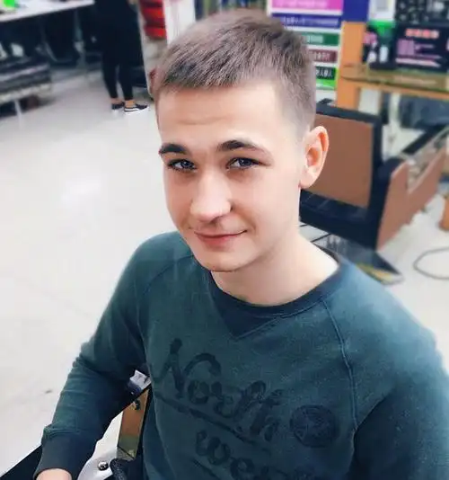 男生齐刘海两边铲掉短发发型大全酷帅难当