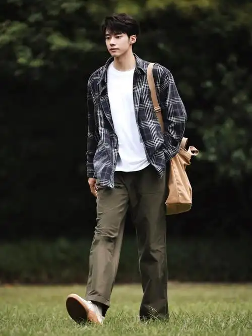 是谁还没看过男明星的初秋穿搭呢就来看看明星达人的早秋穿搭吧