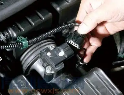 汽车空气流量计坏了的症状表现和处理方法