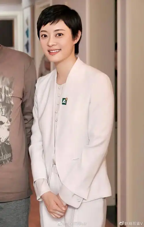 这样的孙俪你见过吗饰演安家中房似锦身着清新职业装太美了
