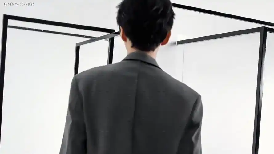 tfboys分享210207王俊凯帅气背影图片大合集令人心动的完美凯boss