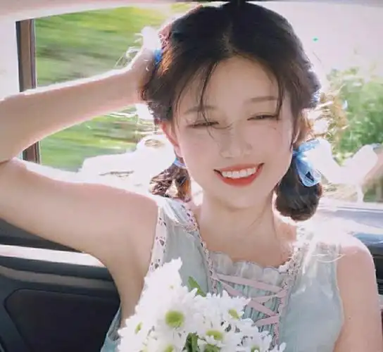 有没有笑得治愈的美女头像