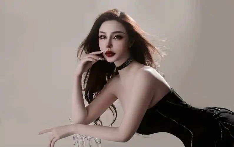 女星王一霏晒写真:鼻子高高,肌肤白皙,拥有一双美腿和曼妙身材_猎狗_