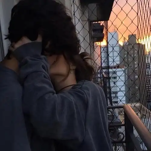 情侣接吻的时候,女生都有哪些奇怪的"反应"?心理学家大胆揭秘