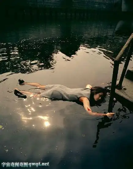 女尸人体照:女性最美"消亡"瞬间的另类摄影(组图30p)