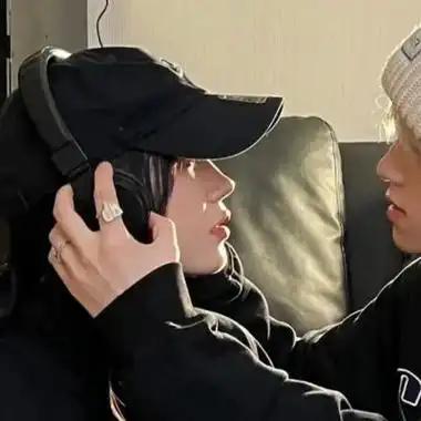 ins高级质感真人不露脸情侣头像 低调有意境的二人专用微信情头_情侣