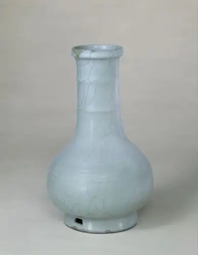 宋代 官窑青釉弦纹瓶  故宫博物院藏