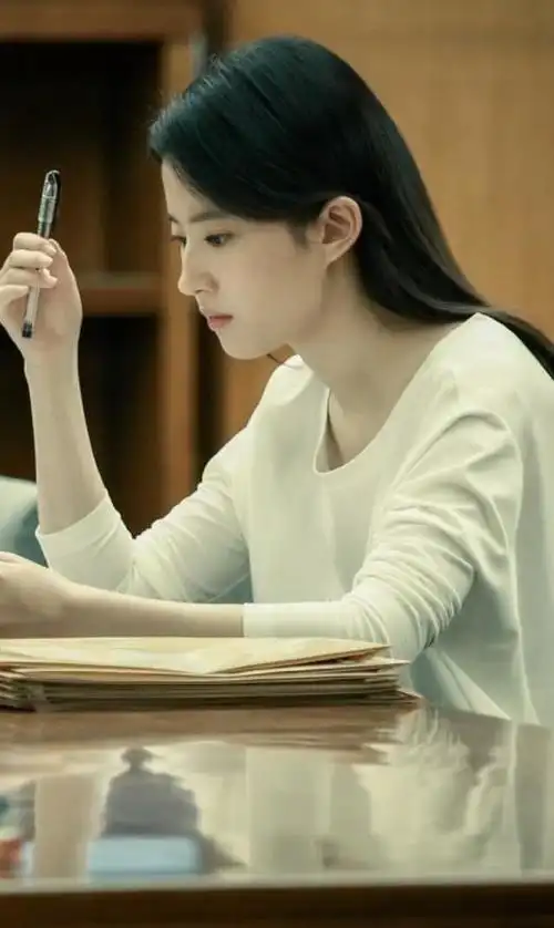 刘亦菲学生扮相壁纸分享可能是演艺生涯里最后一次演学生了吧