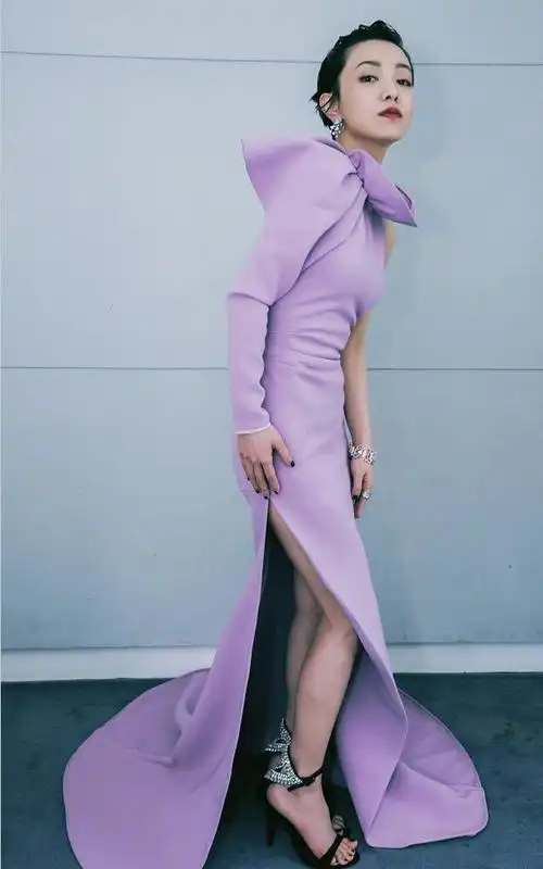 郭采洁亮相电影节,身高158cm也如此性感,短发撩人魅惑十足