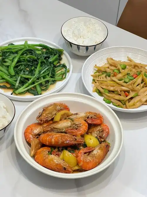 吃点清凉美食降降温
超开胃的柠檬大头虾😋
今日菜单:
柠檬