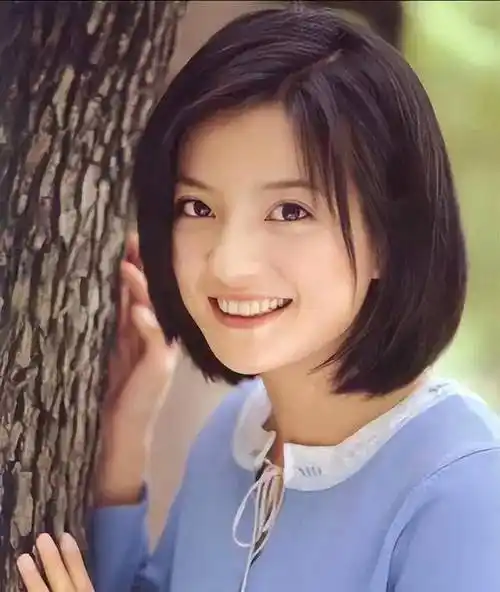 47岁赵薇复出失败?新剧播出"不见脸"被蒋欣代替,她真的凉了?