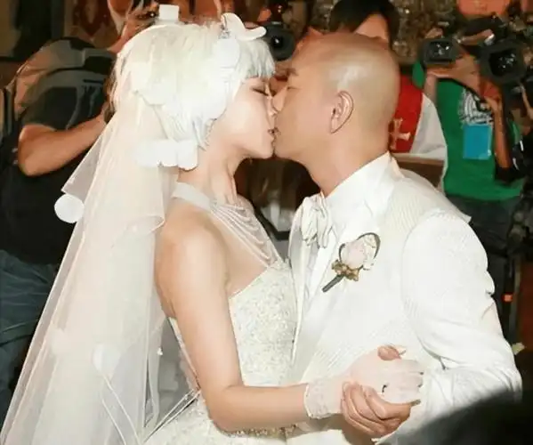 张卫健说:我与同一个女人结了3次婚,背负2条"人命"_张茜_夫妻俩_孩子