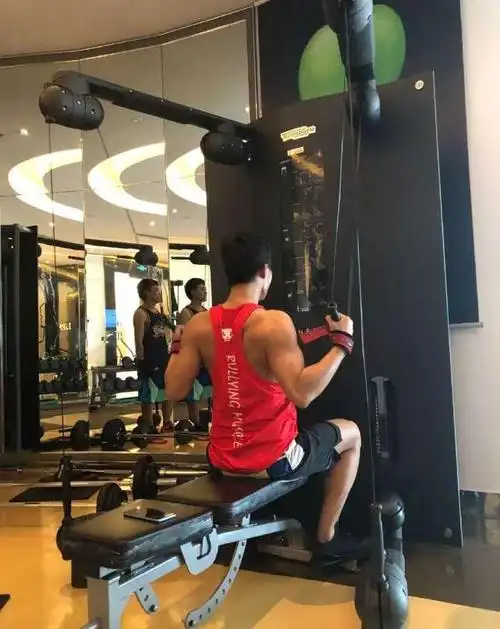 杜淳晒健身肌肉照,当看到他的"小面包",网友:荷尔蒙爆表!