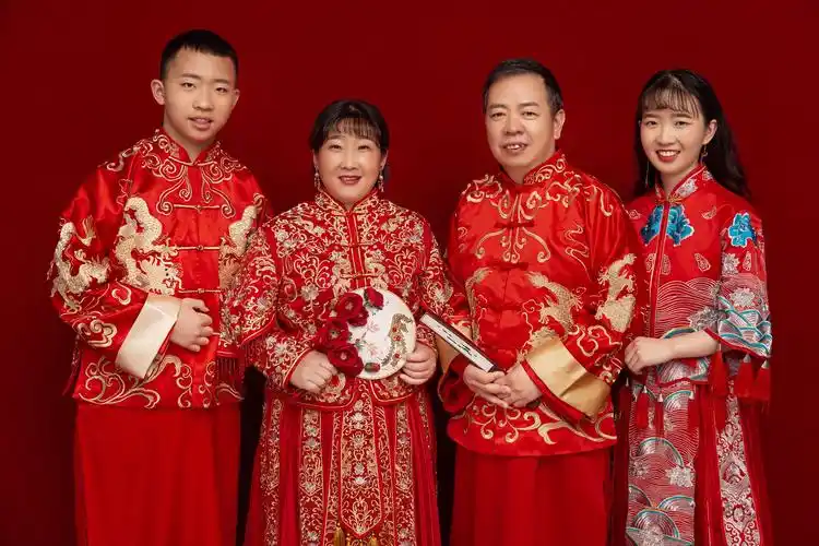 其它 全家福 写美篇拍于2020年4月