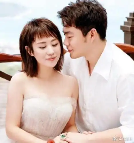 马丽怀孕期间,小丈夫出去打台球,她怒了