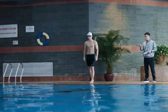 李汶翰泳往直前