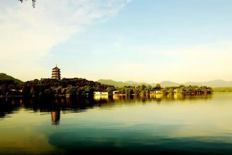 秀美风光的杭州,是广大旅游爱好者流连忘返的一所城市,而坐落在杭州"
