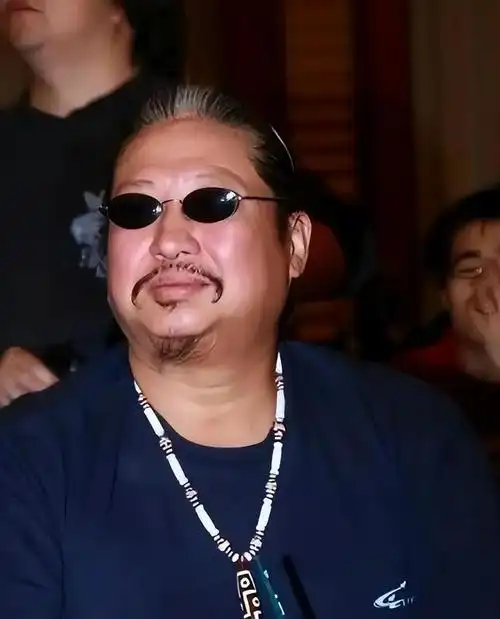 有一次洪金宝说很多人都可以喊周星驰为星爷但我不能