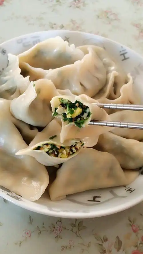 韭菜鸡蛋素馅饺子的做法和步骤图解 - 韭菜鸡蛋素馅饺子怎么做好吃