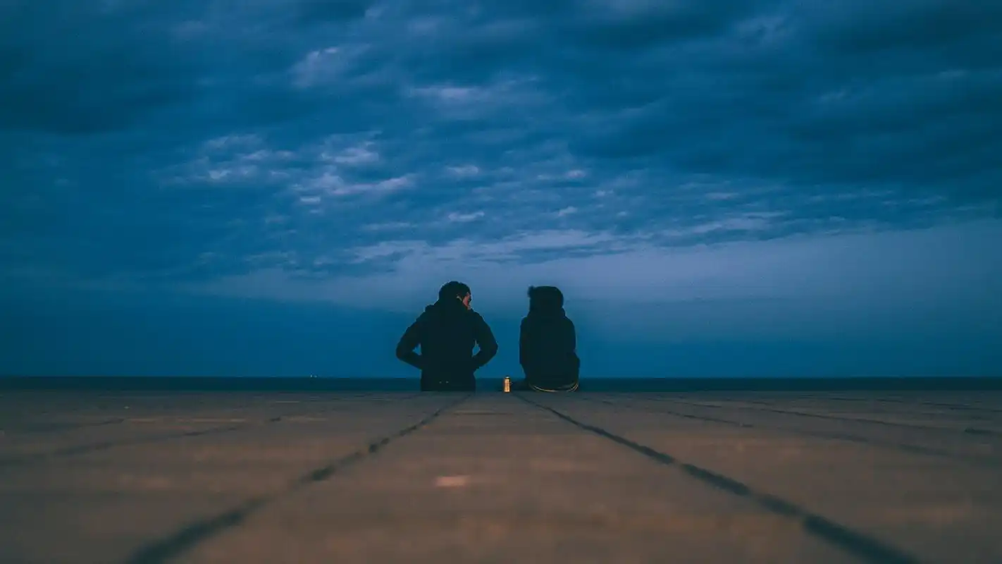 甜美情侣背影唯美高清桌面壁纸