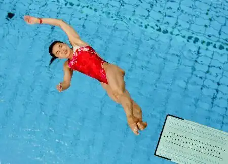 图文女子三米板跳水决赛郭晶晶又添一金