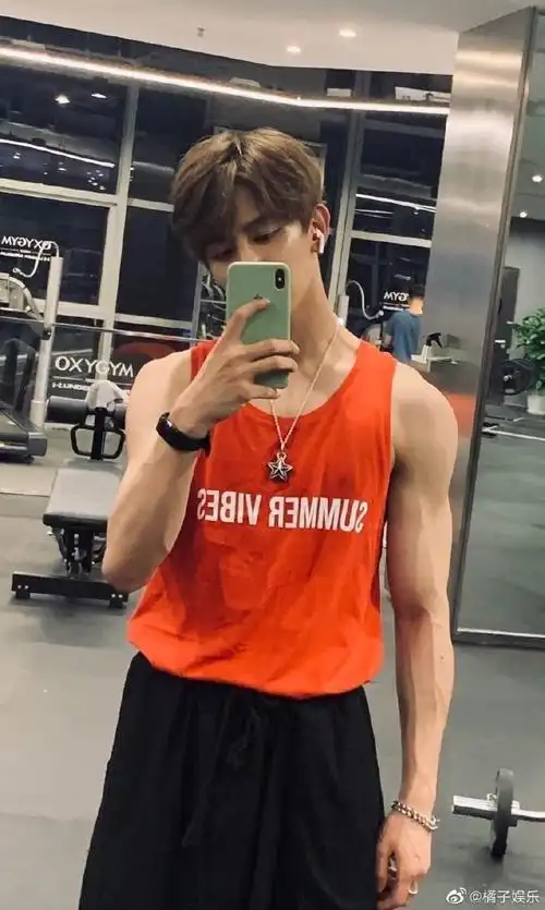 穿衣显瘦,脱衣有腹肌!@r1se-夏之光