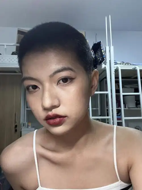 我这么漂亮不剪寸头可惜了