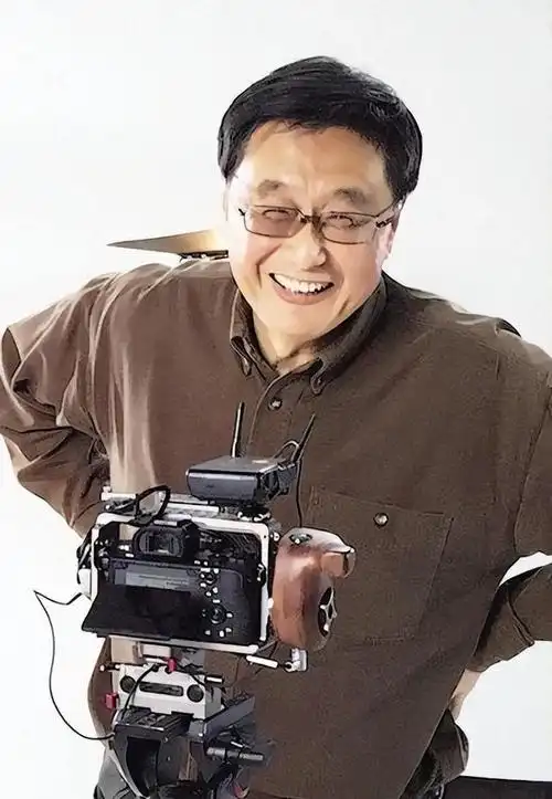 回顾王文澜:与倪萍离婚,弃生病儿子,被骂18年,今70岁一人生活