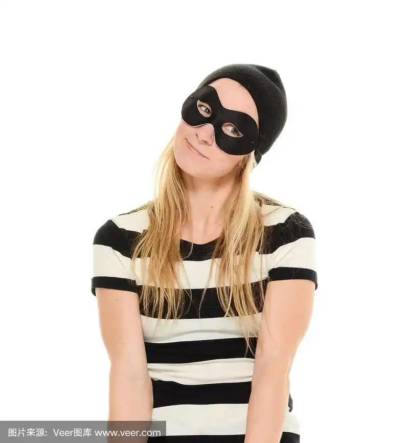 女飞贼看向别处