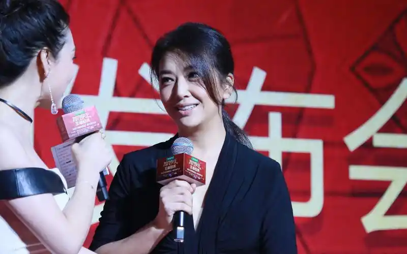 回顾江珊四度爱上硬汉和靳东意难平现和新丈夫快乐相伴