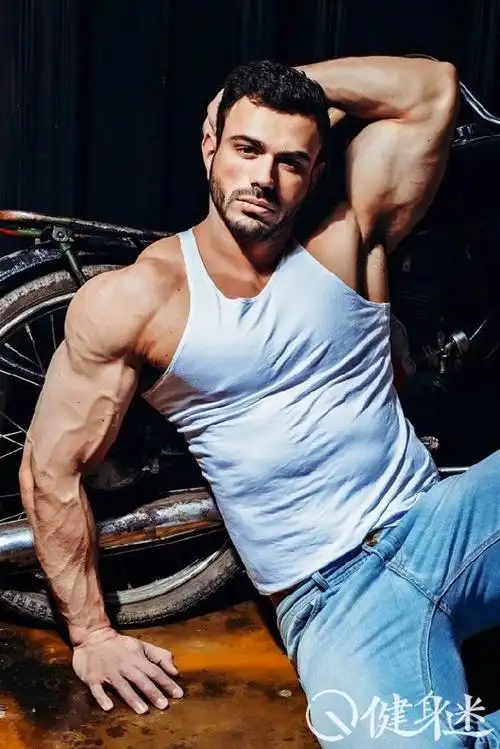 肌肉男模stepan pereverzev半裸写真秀性感肌肉 大秀胸肌 腹肌 欧美