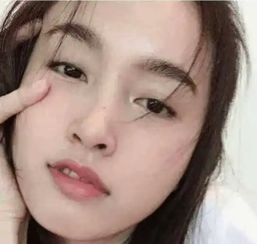 poy宝儿晒素颜搞怪照俏皮风情新片遭除名与张家辉共进退