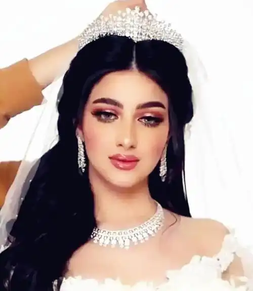 中东第一美人谢克哈,嫁给迪拜王子穿搭奢华,一件配饰价值300万|包包