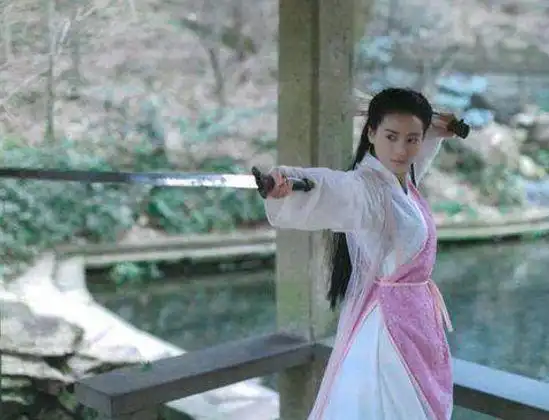 女星拿剑姿势赵丽颖呆萌董璇唯美杨幂悲伤