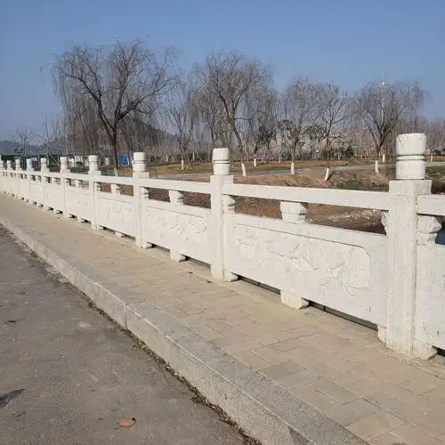 天然花岗岩石栏板定制 园林广场浮雕石栏杆栏板 河道石护栏扶手